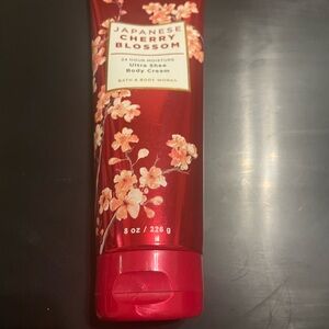 Bath & Body Works Japanese Cherry Blossom Body Cream - Red